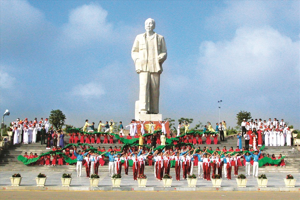 Tượng đài Hồ Chí Minh tại Thành Phố Vinh, Nghệ An